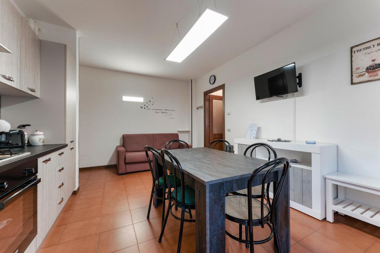 Angelica - Piano Terra Con Terrazza, Piscina E Garage Appartamento
